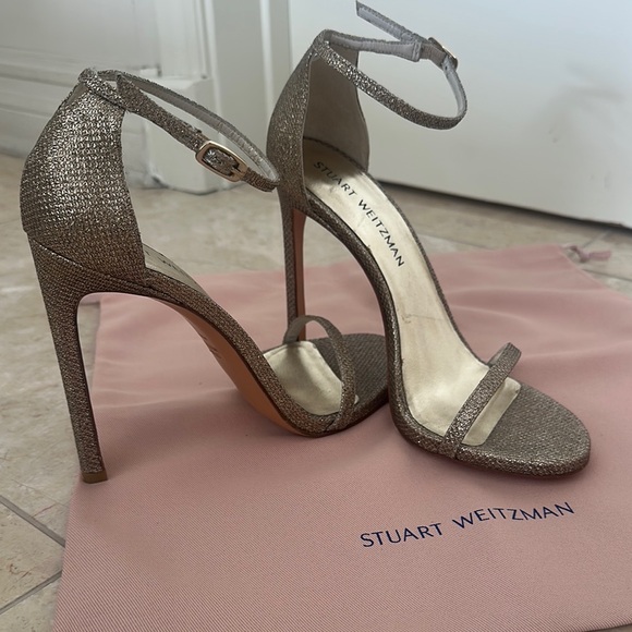 Stuart Weitzman Gold Stiletto Heels Elegant Design